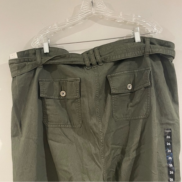 Torrid Skinny Cropped Twill Pants Stretch Mid-Rise Deep Depths Green, Size 26W - Picture 8 of 10